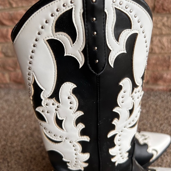 Cowgirl Boots Embroidered Pointed Toe Mid Calf Boots with Chunky Block Heel - Picture 7 of 16